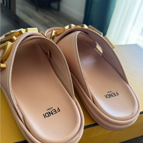 Fendi Women's Pink Slide Sandals - Picture 3 of 9